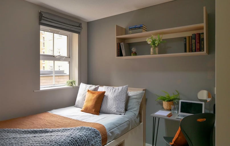 Fitzhugh Street, Polygon, Southampton - Image 1